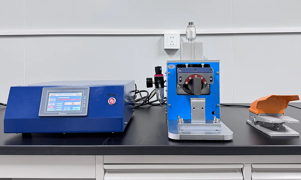 Ultrasonic battery tab welder