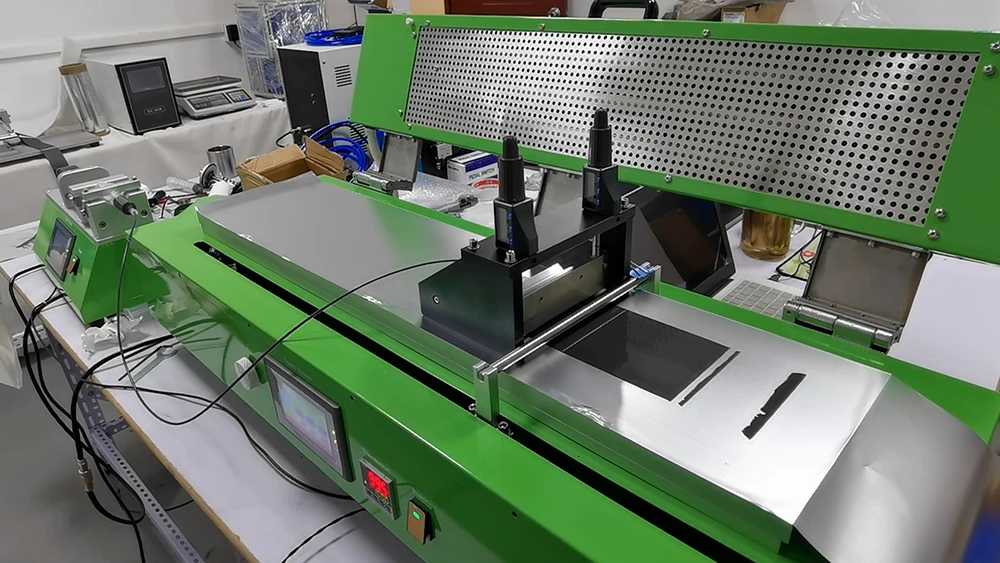Doctor blade coating