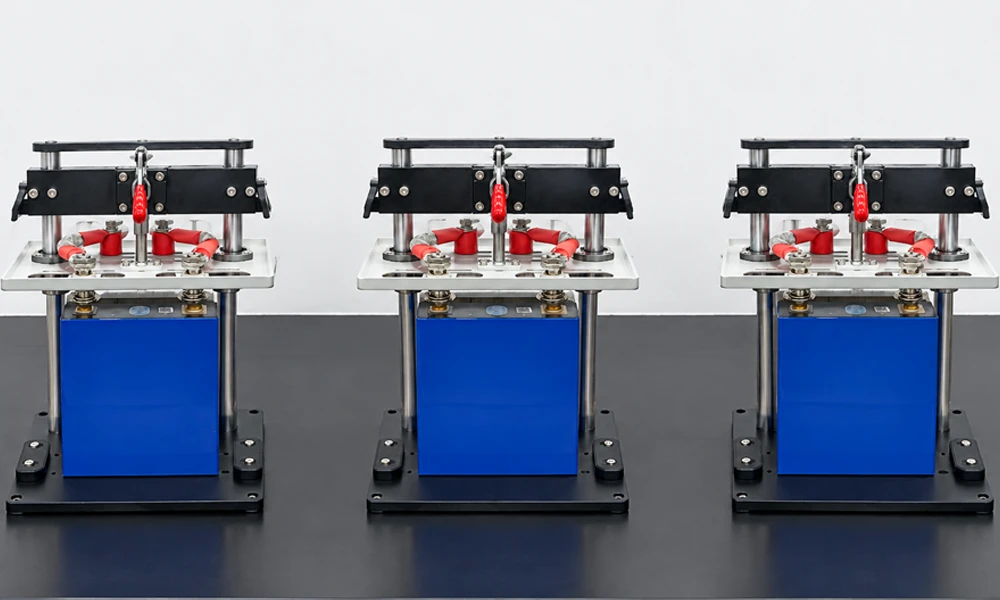 200A High-Current Prismatic Cell Test Fixture