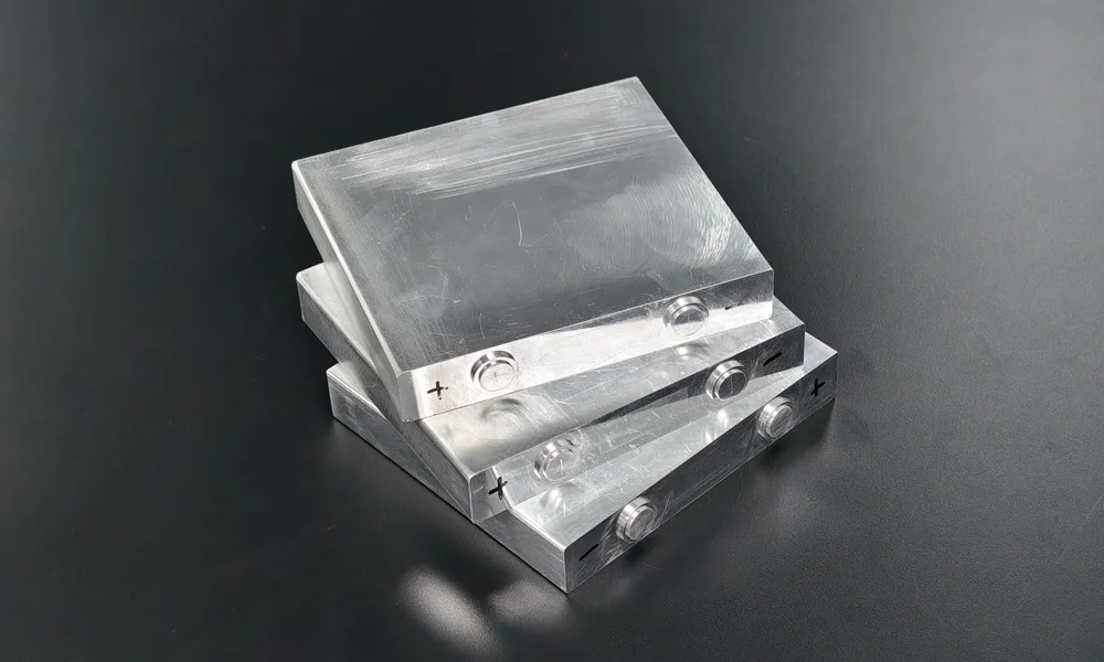 Aluminium prismatic cell dummy models without a filling port